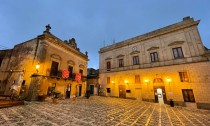 ERICE, Domenico Pellegrino, 4 installazione Rosa, Rose, Rosalia_facciata del Municipio (ph. Domenico Pellegrino)